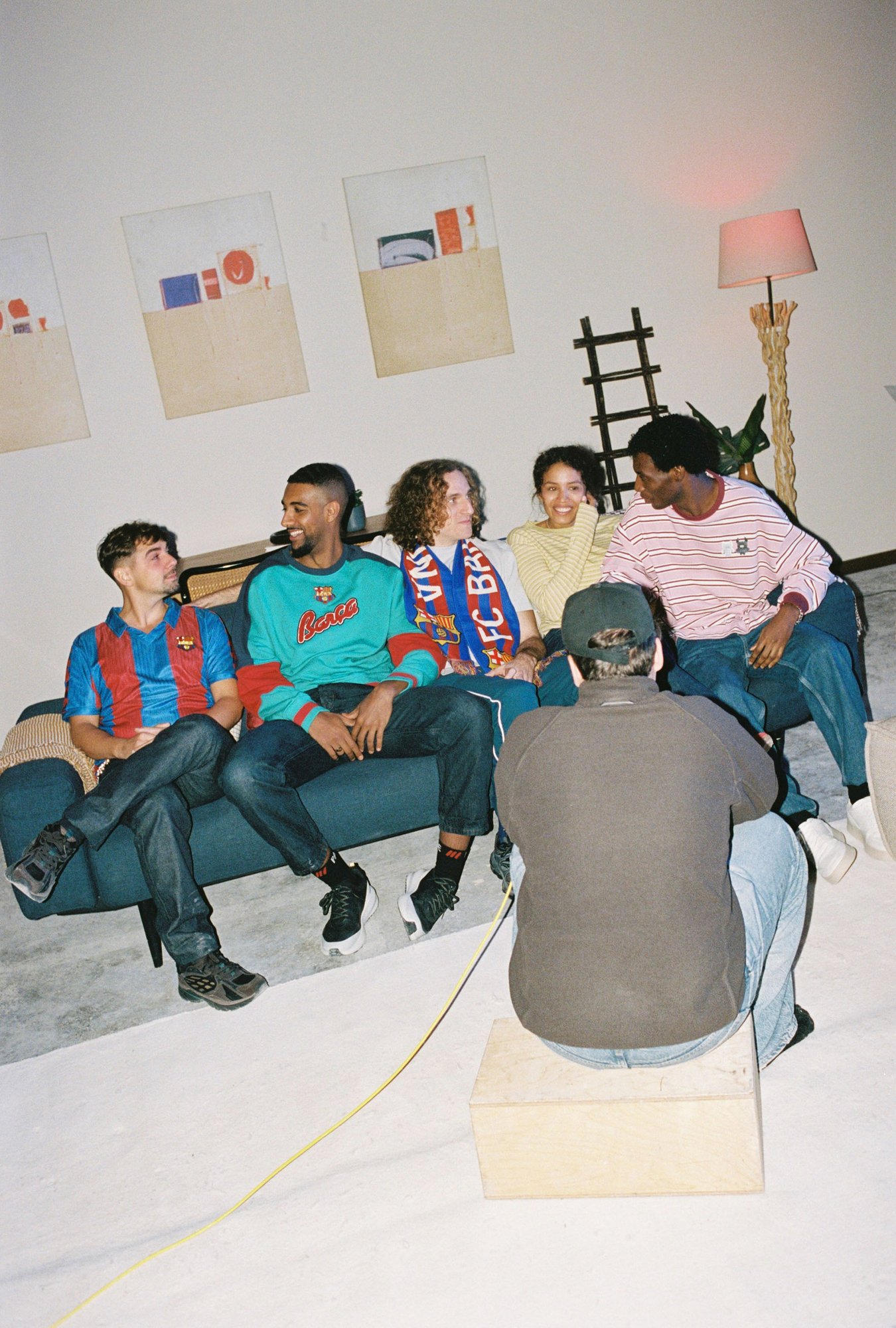 CAPITAL SPORTS_Ambilight TV x FCB_BTS_Cast-55 klein
