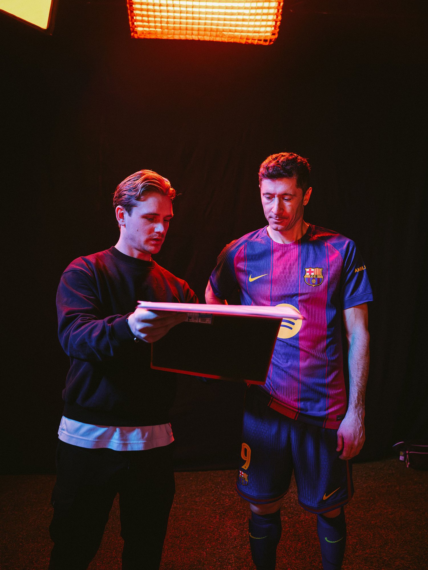 CAPITAL SPORTS_Ambilight TV x FCB_BTS_Players-28 klein
