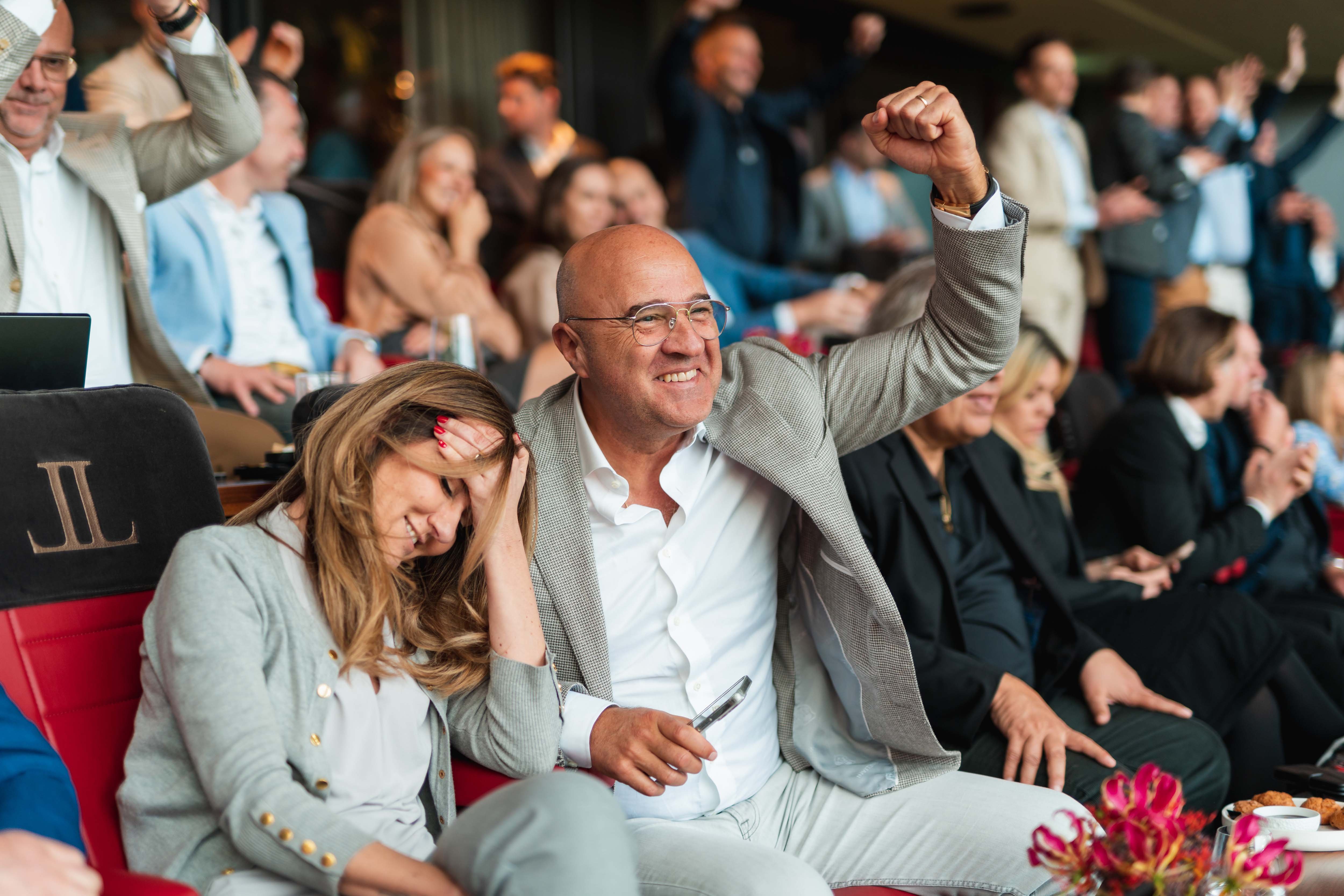 John van den Heuvel en Dilan Yeşilgöz-Zegerius in de Legends Lounge bij PSV