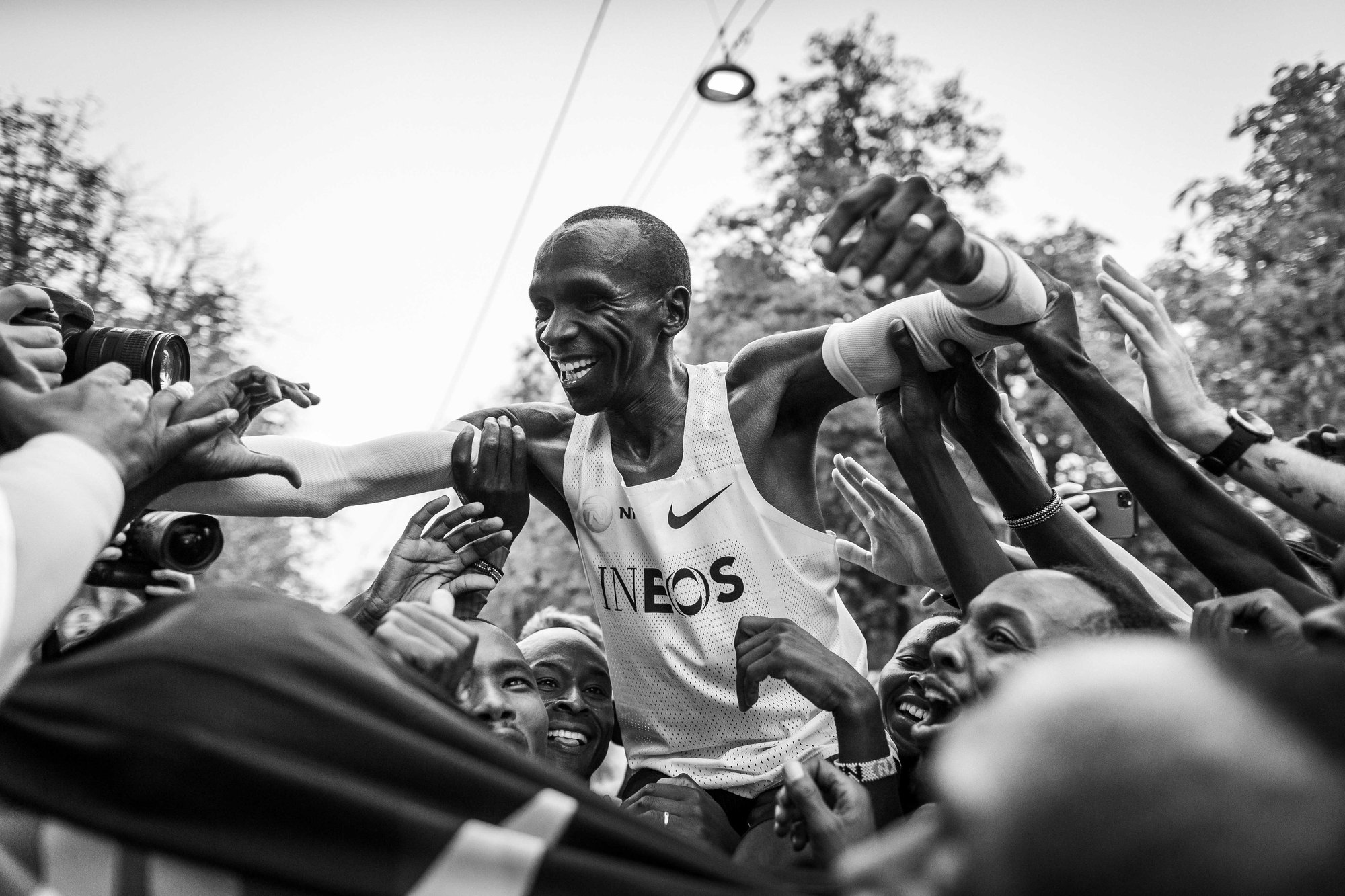 Juichende Eliud Kipchoge na wereldrecord bij INEOS 1:59 Challenge