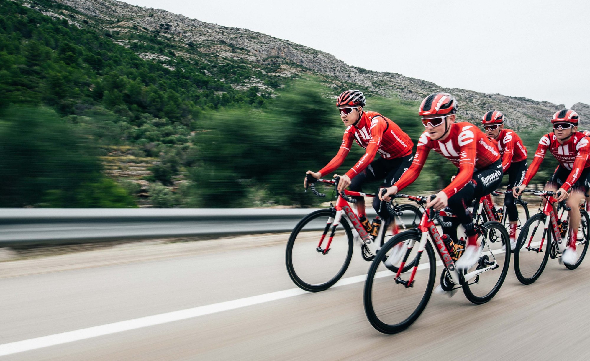 Cyclists from Team Sunweb in action with Shimano