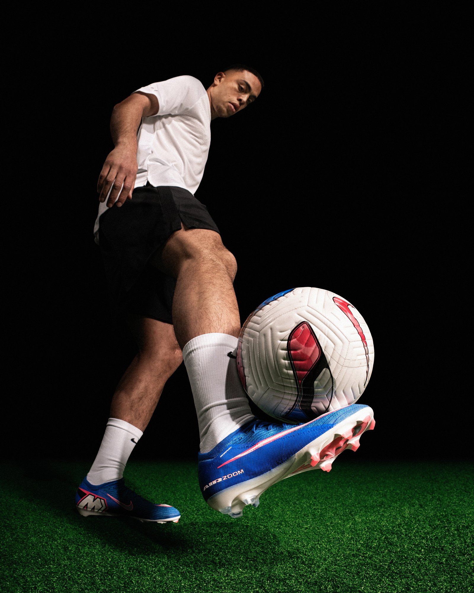 CAPITAL SPORTS_Soccer.com x Nike_05042_HR 4x5