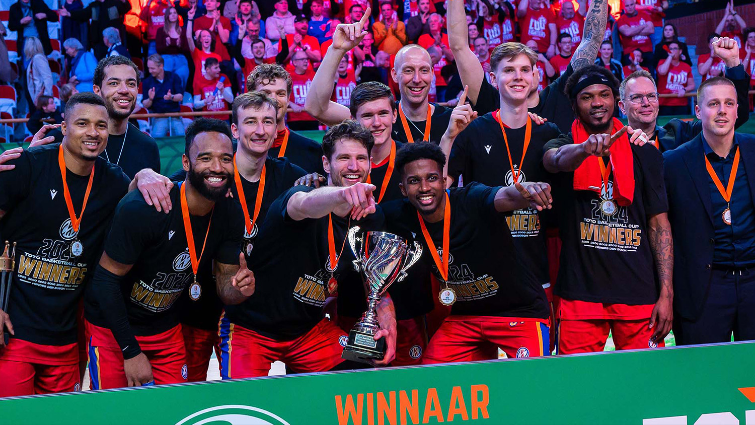 Heroes Den Bosch spelers juichen na winnen TOTO Basketball Cup