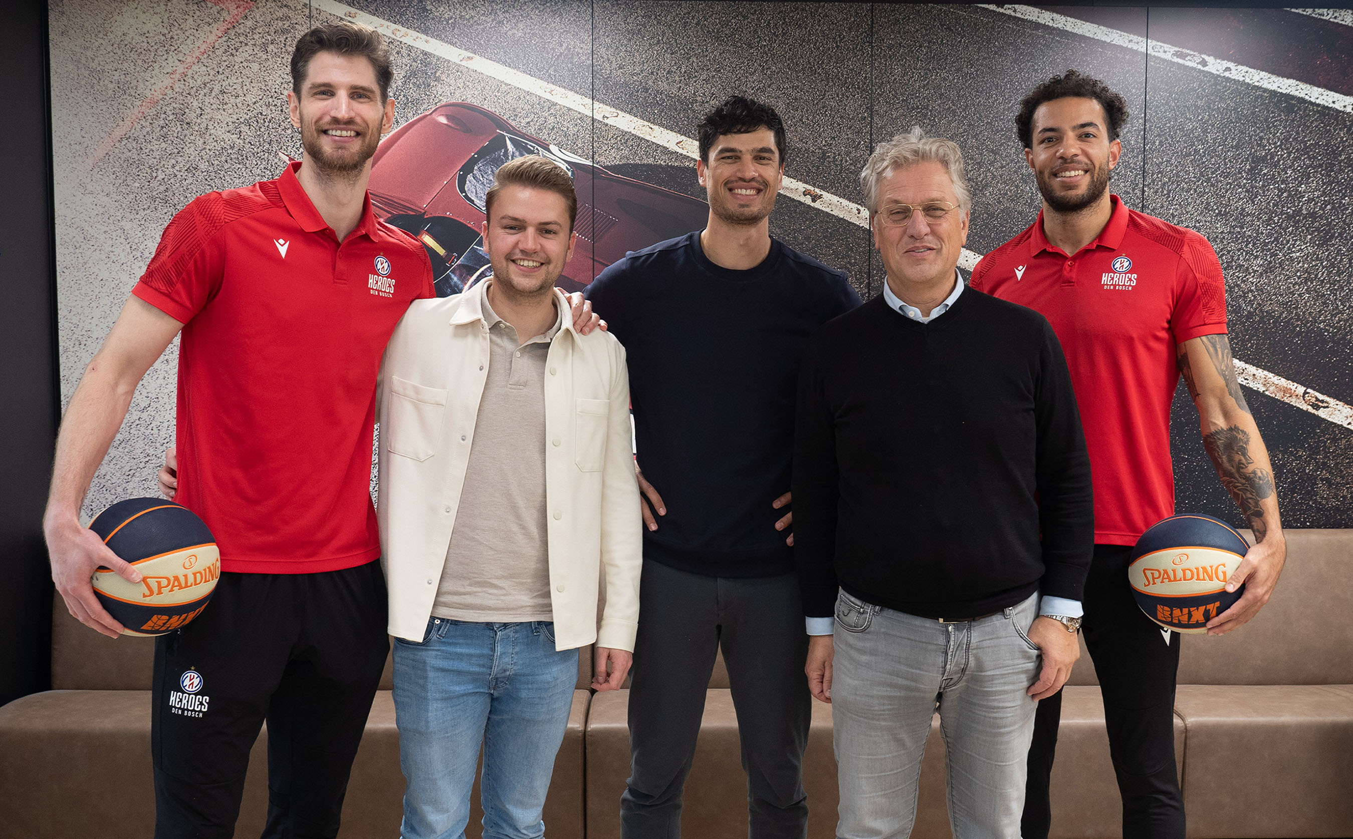 Heroes Den Bosch op bezoek bij Capital Sports voor ondertekenen partnership